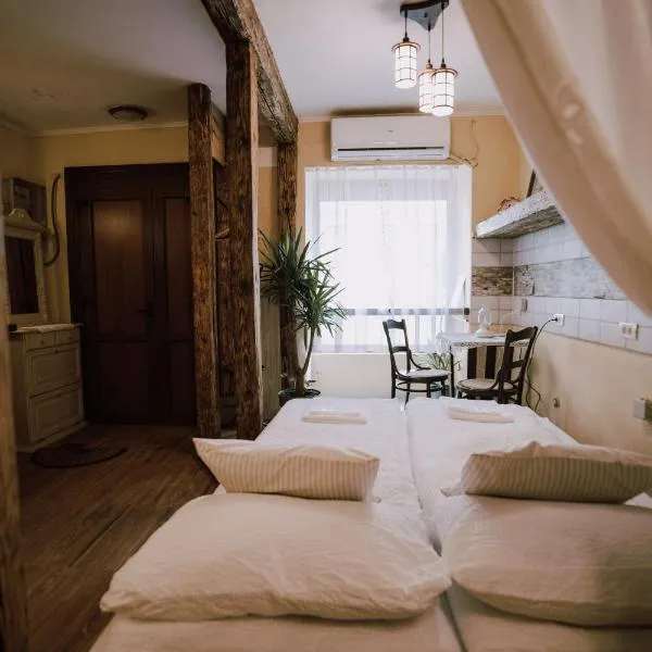 Rustik Home Central, hotel em Arad