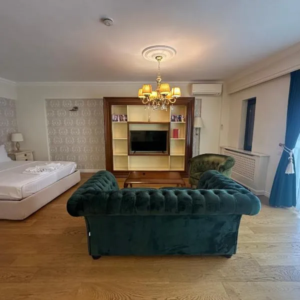 Holidays Central Host, hotel din București