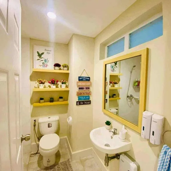 RL Cozy Staycation MACTAN by AMANI GRAND RESORT and RESIDENCES, hotel in Mactan Cebu International