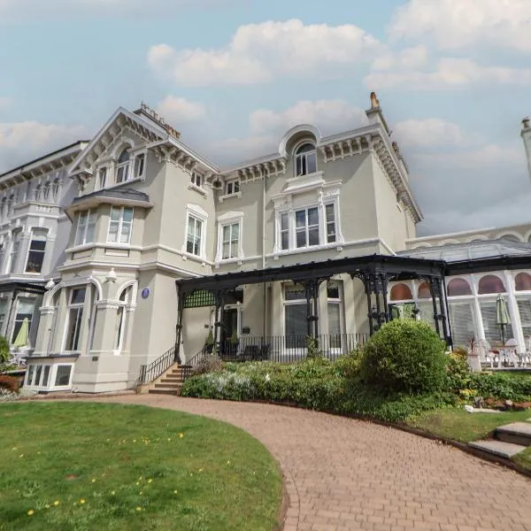 Ismay Billiard Room Apartment - Titanic Interest, hotel in Crosby