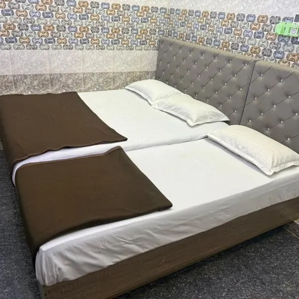 SK Residence (Located 10 Meter from Nagore Dargah Main Entrance), hotel in Nāgore
