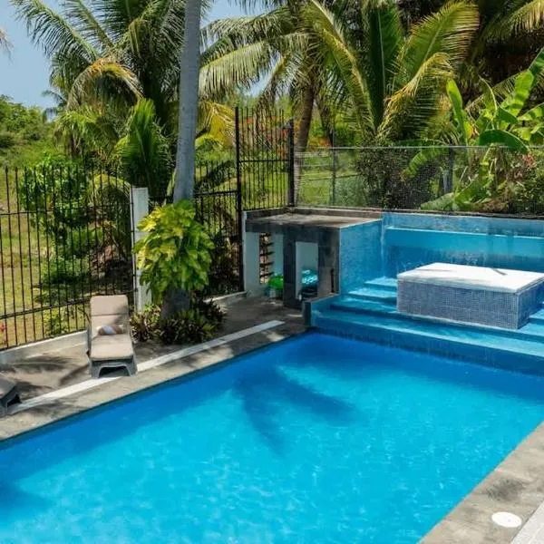 Casa Coco - 4BR | Private Pool | Hotel Zone, hotel em Cancún