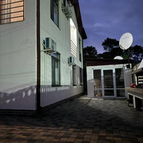White House, hotel in Kobuleti
