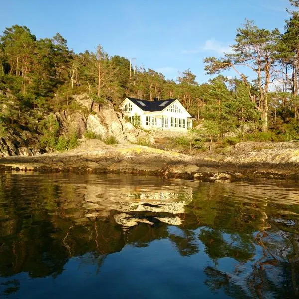 Ropeid Villa Fjordferie, hotel in Vadla
