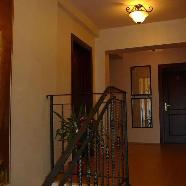 Casa iRMA - Rooms for rent, готель у місті Tescani