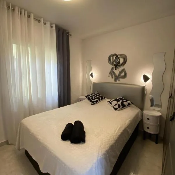 Modern Art apartment by the sea Playa del Espejo, ξενοδοχείο σε Los Alcázares