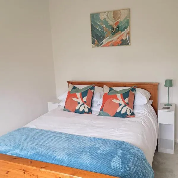 Welcome to No 2 - modern comfortable stay, hotel in Reading