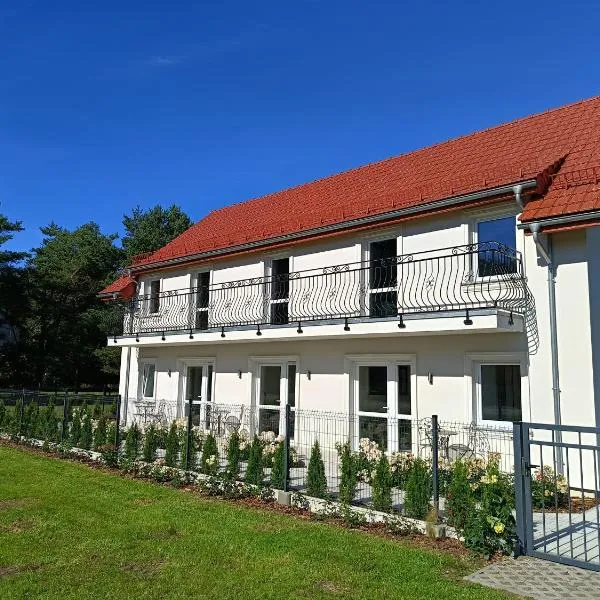 Willa Róż, hotel in Rusinowo