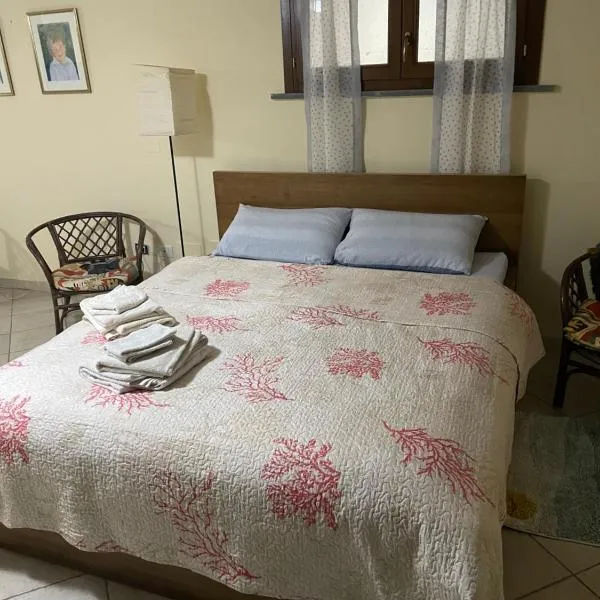 Basement apartment in holiday home, khách sạn ở Cecina