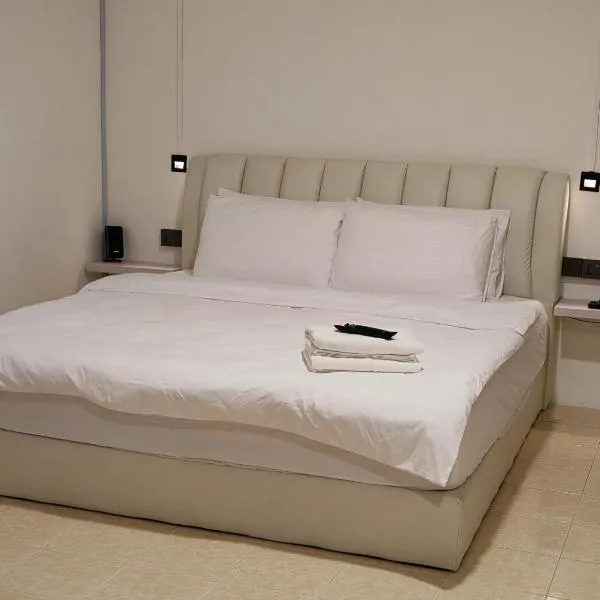 23 Inn Kingbed Room with Balcony, hotel in Bukit Mertajam