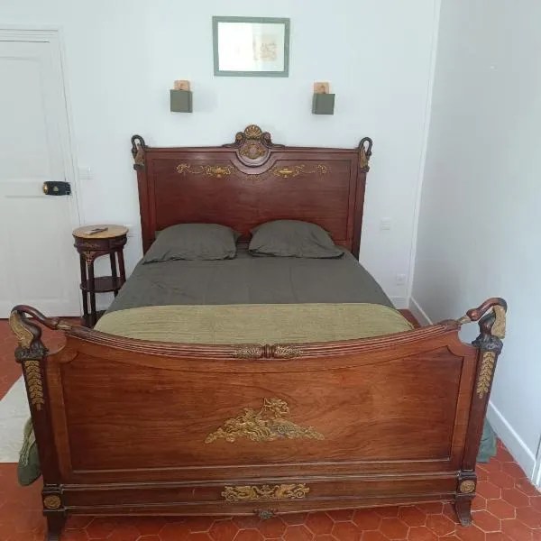 Chambre double, hotel in Saint-Raphaël