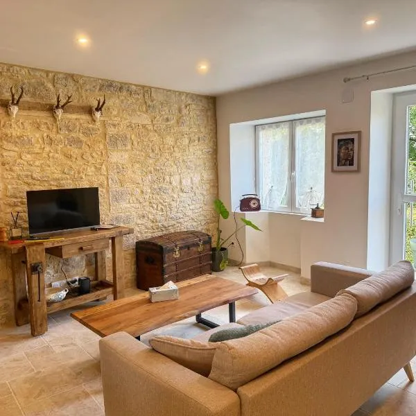 Jolie maison en pierre 2 chambres entre Rocamadour et Sarlat, hotel in Saint-Cirq-Souillaguet