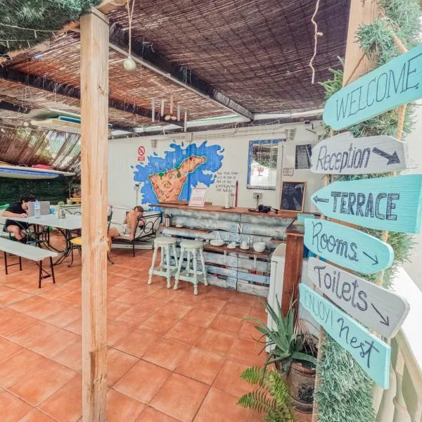 Arena Nest Hostel, hotel in Puerto de Santiago