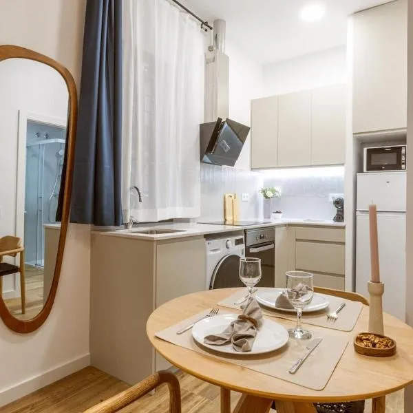 Lodging Apartments Almirall Beach B1, hotell Barcelonas