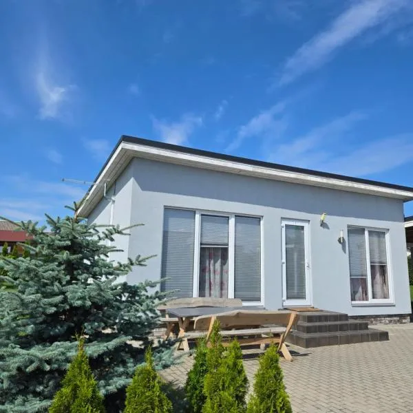 Vieno aukšto kotedžas, hotel in Šventoji
