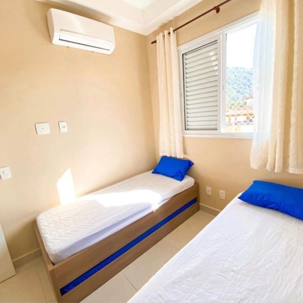 Apartamento com piscina a 200m da praia Toninhas - Foto 2