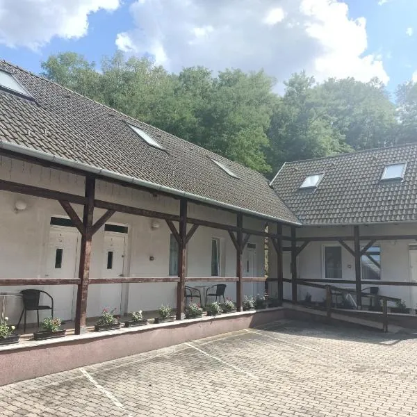 HamvasDomb Vendégház, hotel in Egerszalók