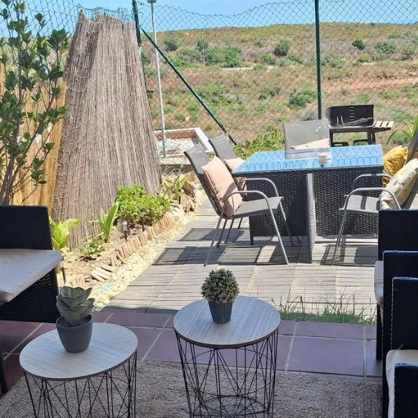 Apartamento con jardin, hotel in La Línea de la Concepción