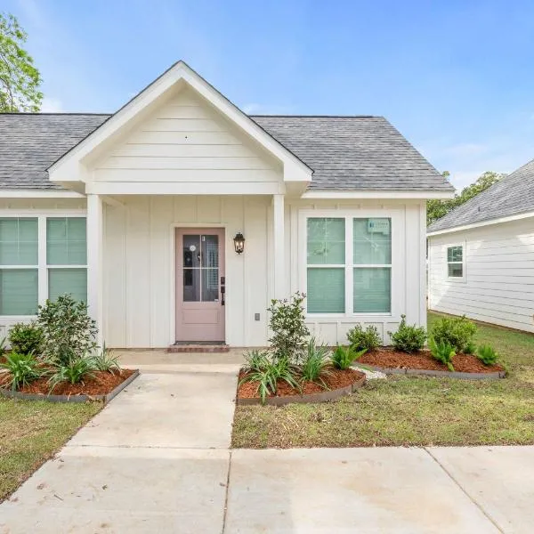 Fairway Cottage 2BR Retreat Near Sportsplex, hotel a Youngsville