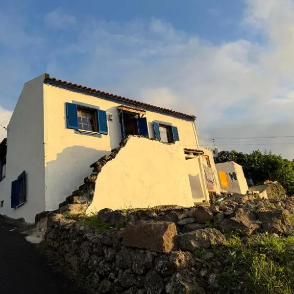 sea view with cozy home, hotel in Lomba