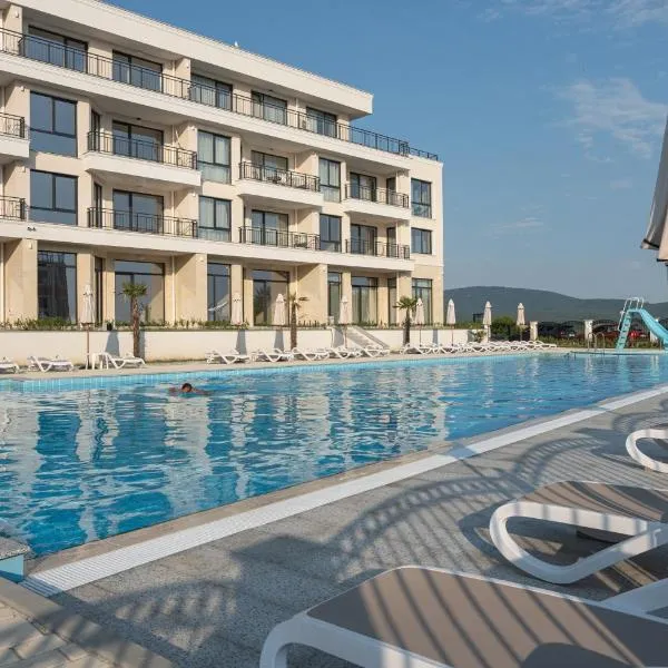 Costa Azzurra Apartments, hotel in Ahtopol