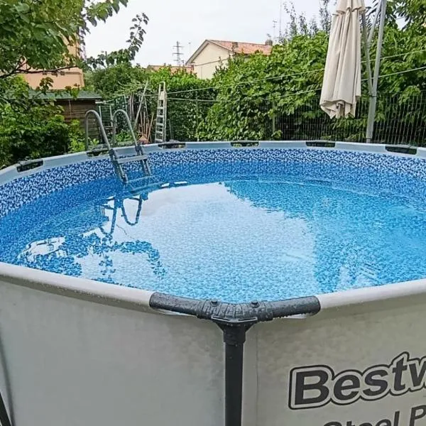 La Casa di Mara con Piscina, Giardino, Parcheggio Privato a Sistiana, hotel in Sistiana
