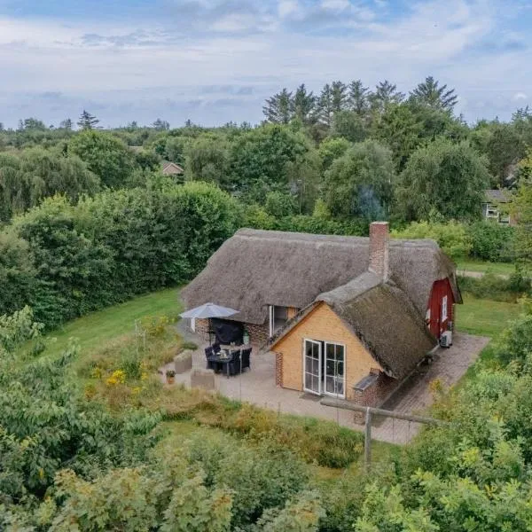 Charming cottage, hotel in Ulfborg