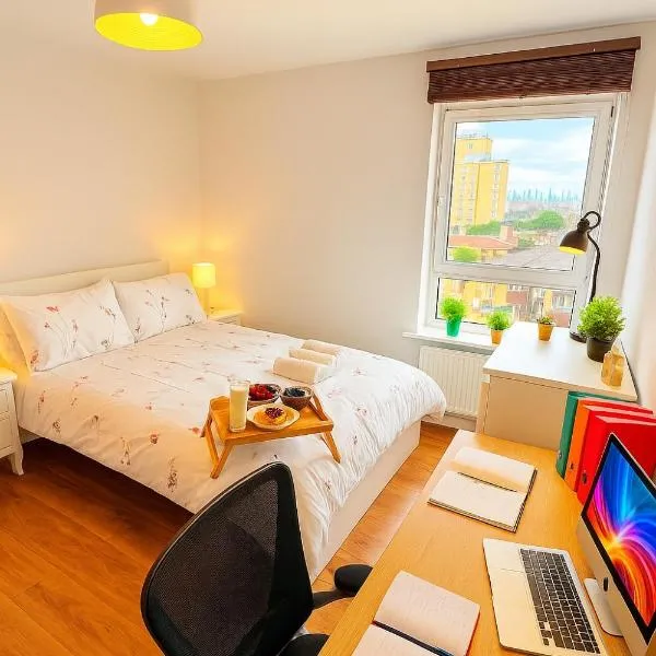 Luxury Penthouse Balcony Flat - 5 Min to Canary Wharf - Prime Long Stays โรงแรมในลอนดอน