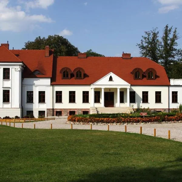 Dwór Stary Chotów, hotel v destinácii Wolica