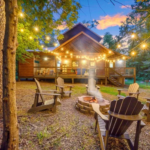 브로큰 보우에 위치한 호텔 Rustic Family Getaway - Pool Table, Hot Tub, Pets, Great Location