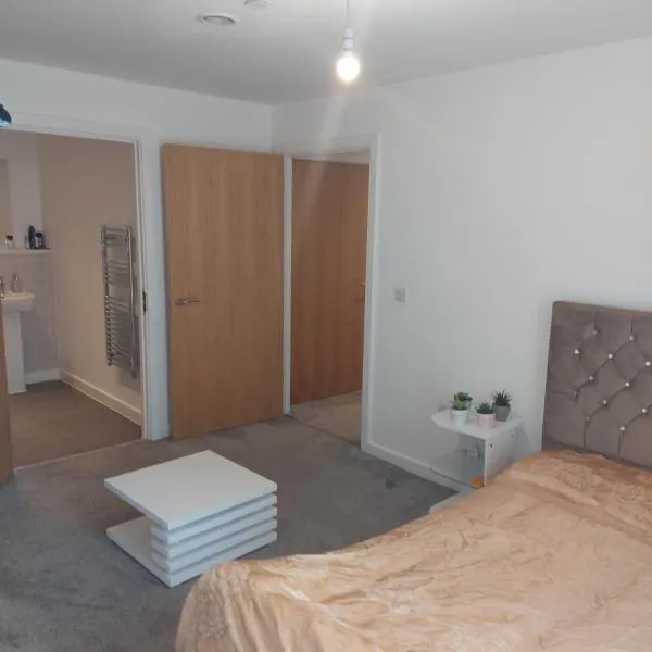Ensuite Double Bedroom, Live in landlord, hotel a Warrington
