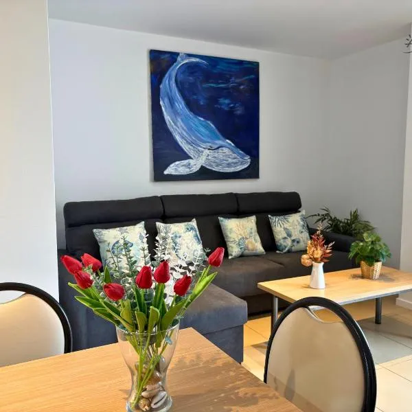 Sakura Suite - Modern Apartment with Parking & Swimming Pool, hotel a Lloret de Mar