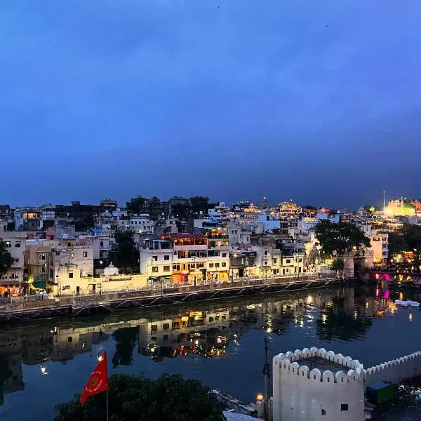 Turtle Hostel Udaipur- 50 mtr from Lake, hotel v destinaci Udajpur