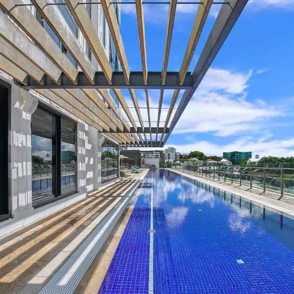 Bright CBD 2 bedroom resort-style escape, hotel i Brisbane