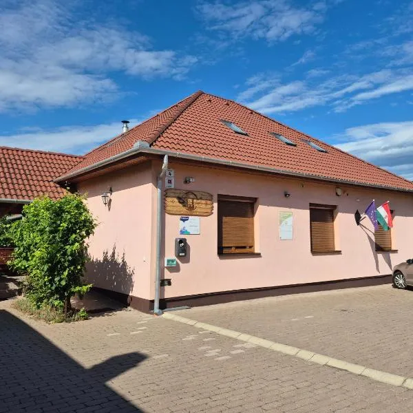 Vár-Liget Vendégház, hotel in Kisnána