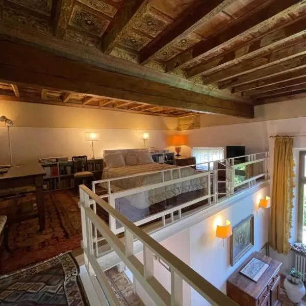 Loft di Charme con Travi Affrescate, hotel v destinaci Ferrara