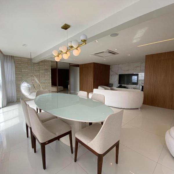 Apartamento moderno com vista para a floresta amazônica