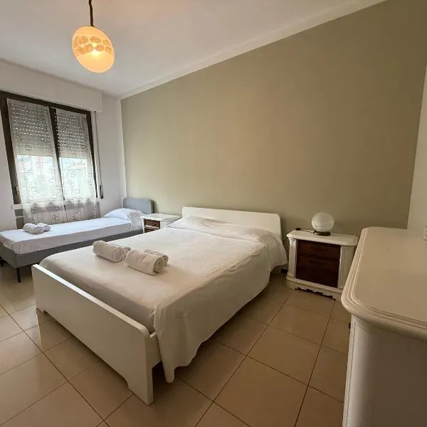 LOVELY APARTMENT WiTH TERRACE NEAR MILAN, hotel en Bresso