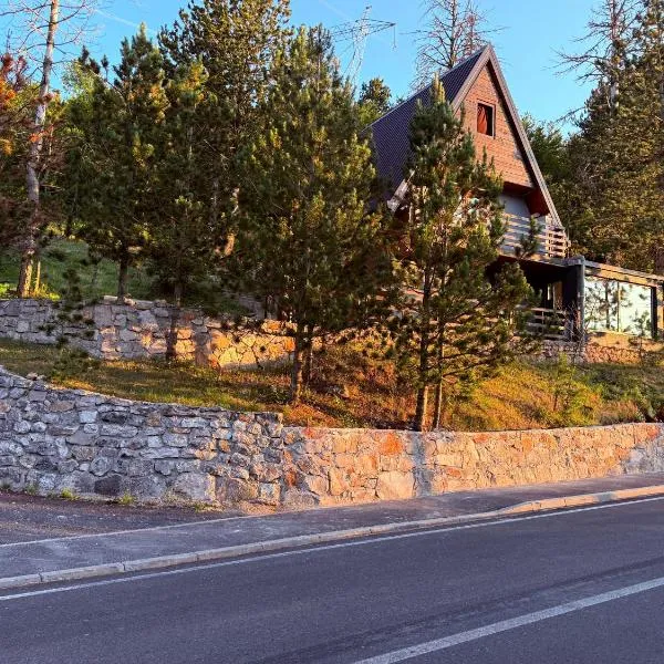 Cabin Rujište, hotel en Padežina