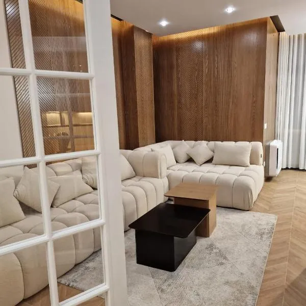 DURRES Beachfront Central TOP LOCATION APARTAMENTS, hotel v destinaci Durrës