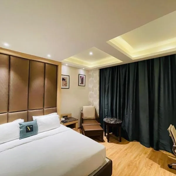 Hotel V Hazratganj, hotel v destinaci Lakhnaú