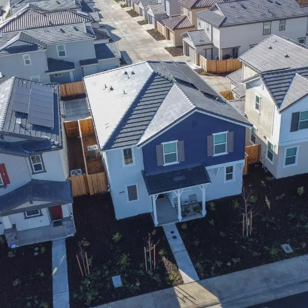 Spacious 4BR-3BA Cozy and Modern in Elk Grove, Hotel in Elk Grove