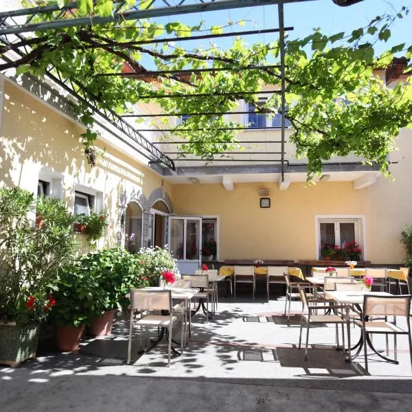 Rooms and apartment Ambrožič, Hotel in Vremski Britof