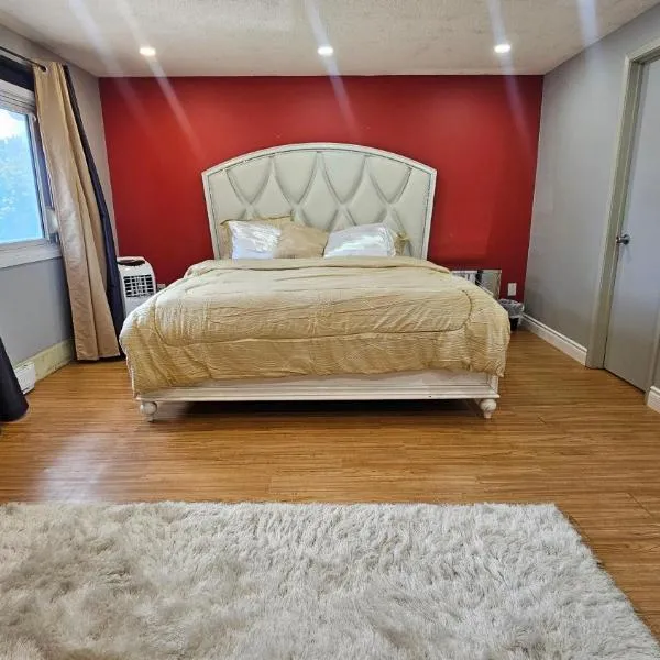 Beautifully furnished 3 bedroom house located close to all attractions, hotel em Pickering