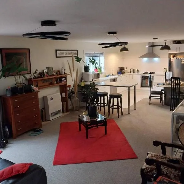 Room C Flat 2 33a Ventnor Street Seatoun，位于惠灵顿的酒店