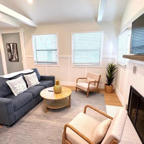 Mid-Century 1bd House - Beach Gear - 5min Walk to Beach, hotel en Clearwater Beach