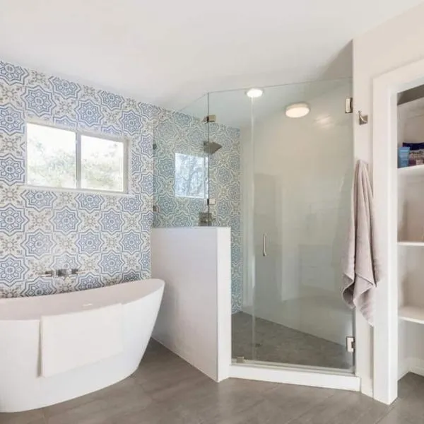 Luxury Bungalow Near Main W Hot-tub And Firepit, hotel in Fredericksburg