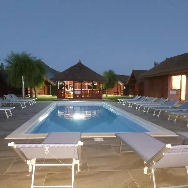 La Tavi casute tip camping, hotel u gradu Murigiol