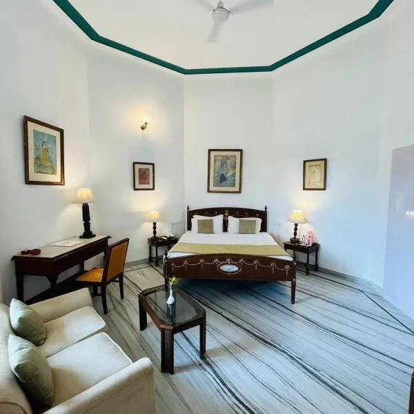 Shikarbadi Hotel - By The Lake Heritage by HRH Group of Hotels, hotel en Udaipur