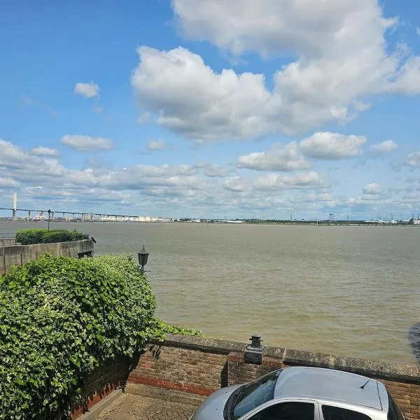 River view flat by the Thames, hotel in Stonewood